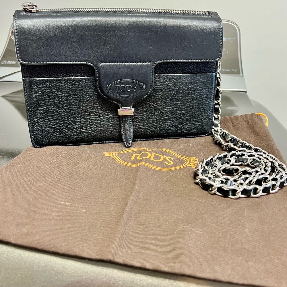 Tod’s black leather crossbody flap bag